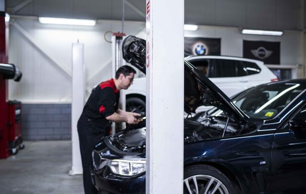 Controle BMW in Garage